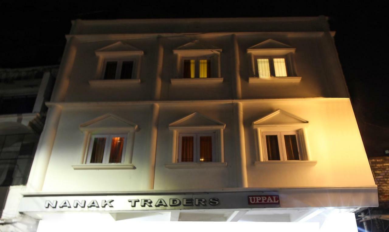 Itsy Hotels Royal Monarch โคราฆปุระ ภายนอก รูปภาพ