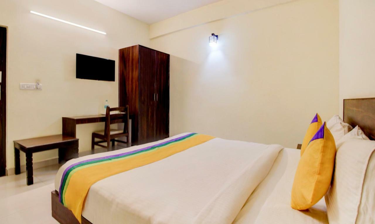 Itsy Hotels Royal Monarch โคราฆปุระ ภายนอก รูปภาพ